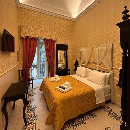 Отель Carafa Di Maddaloni Residenza Di Charme Неаполь Экстерьер фото