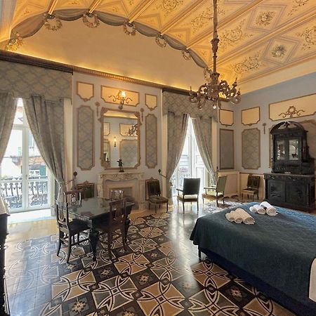 Отель Carafa Di Maddaloni Residenza Di Charme Неаполь Экстерьер фото