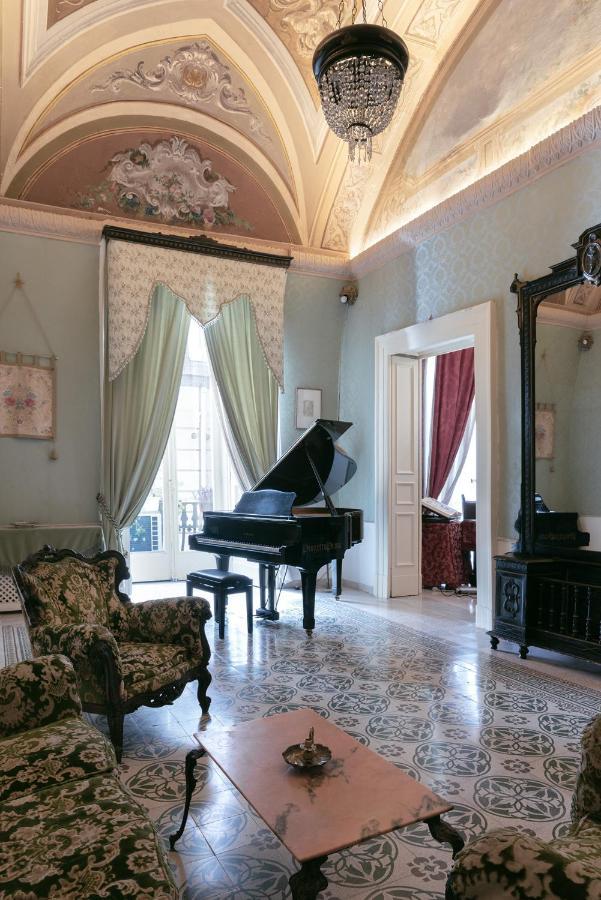 Отель Carafa Di Maddaloni Residenza Di Charme Неаполь Экстерьер фото