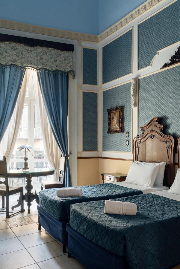 Отель Carafa Di Maddaloni Residenza Di Charme Неаполь Экстерьер фото