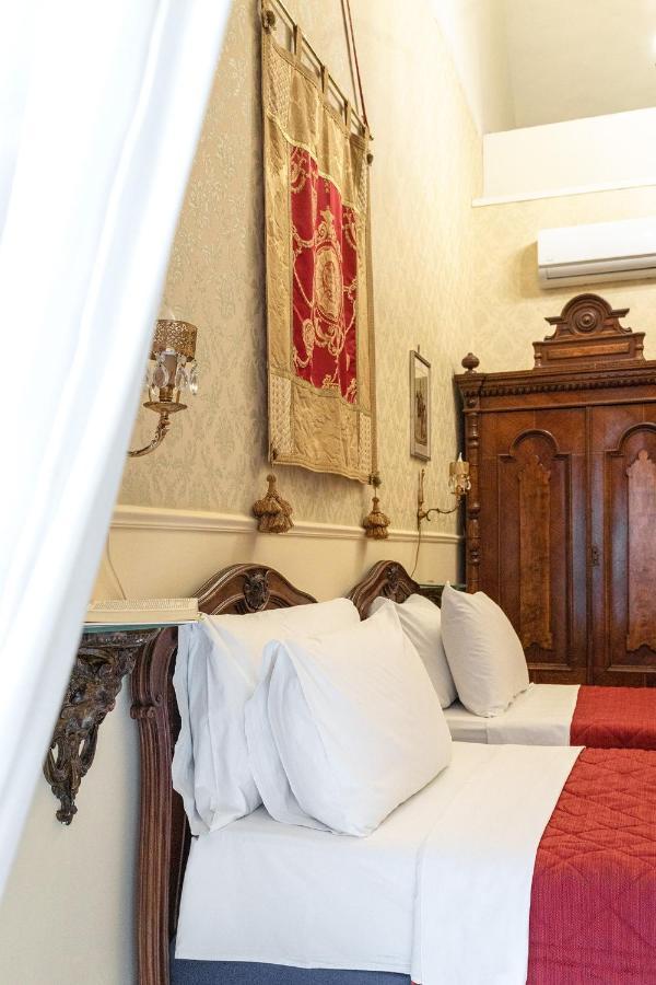Отель Carafa Di Maddaloni Residenza Di Charme Неаполь Экстерьер фото