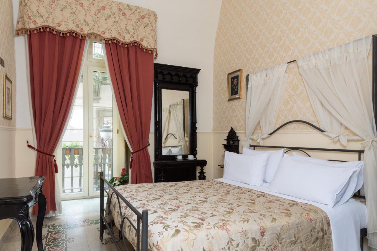 Отель Carafa Di Maddaloni Residenza Di Charme Неаполь Экстерьер фото