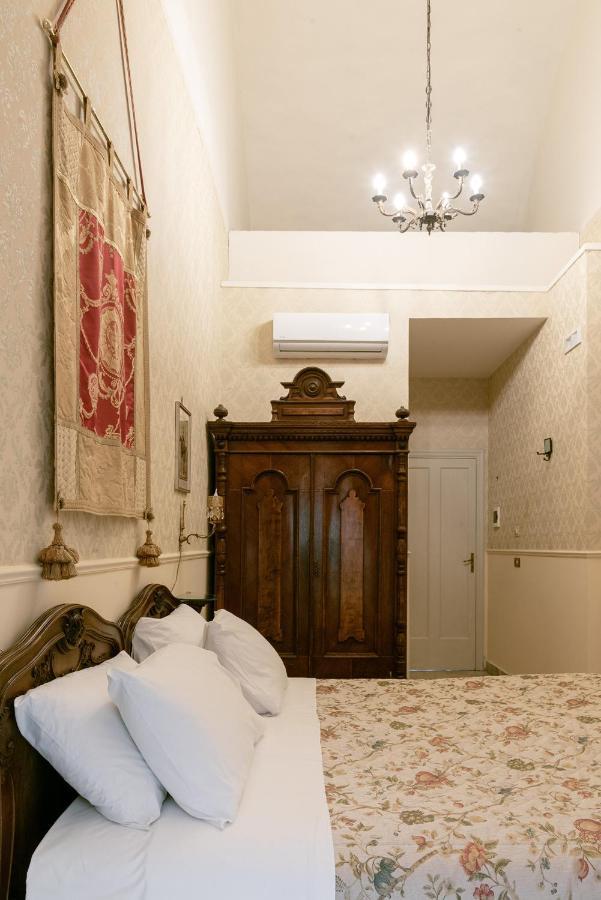 Отель Carafa Di Maddaloni Residenza Di Charme Неаполь Экстерьер фото
