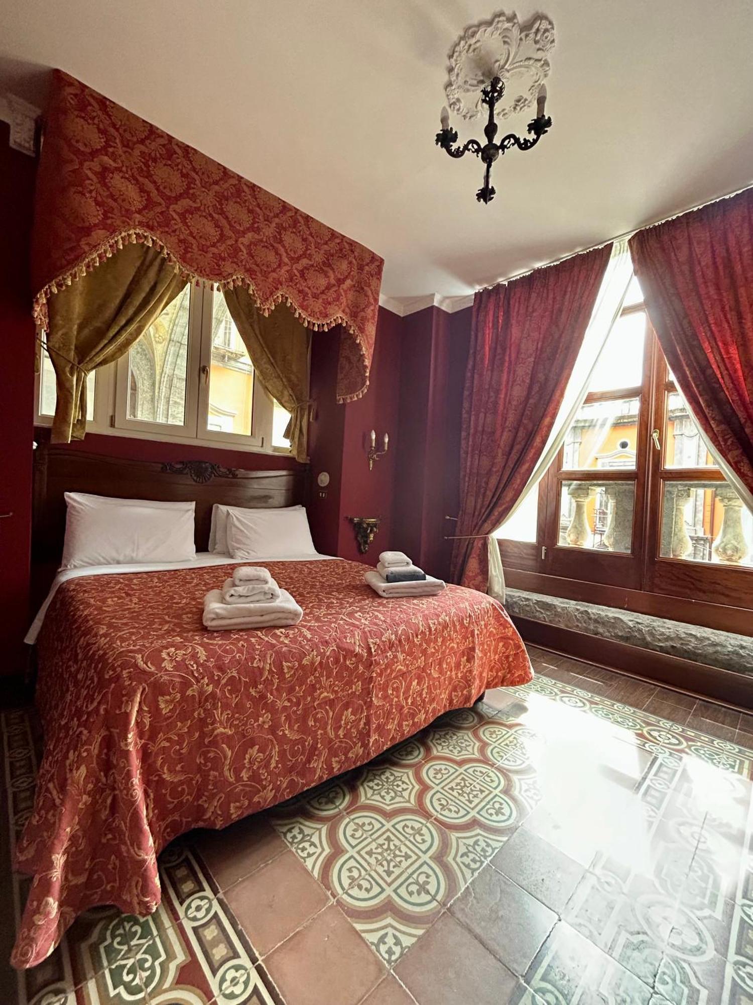 Отель Carafa Di Maddaloni Residenza Di Charme Неаполь Экстерьер фото