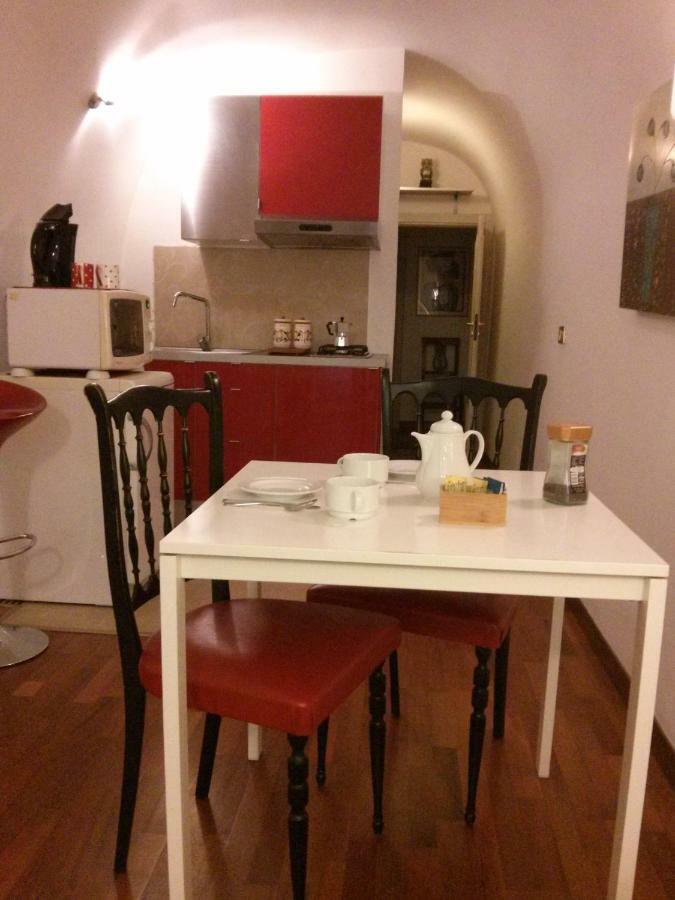 Отель Carafa Di Maddaloni Residenza Di Charme Неаполь Экстерьер фото