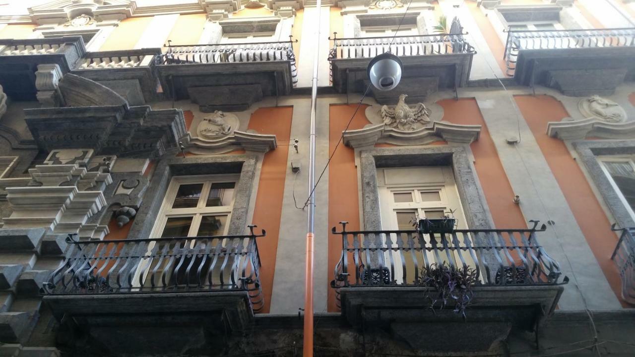 Отель Carafa Di Maddaloni Residenza Di Charme Неаполь Экстерьер фото