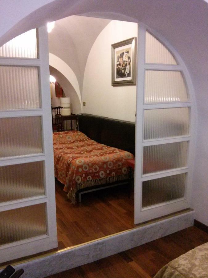 Отель Carafa Di Maddaloni Residenza Di Charme Неаполь Экстерьер фото