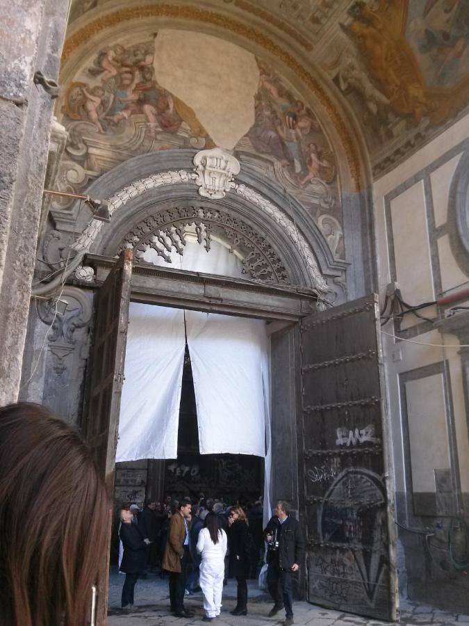 Отель Carafa Di Maddaloni Residenza Di Charme Неаполь Экстерьер фото